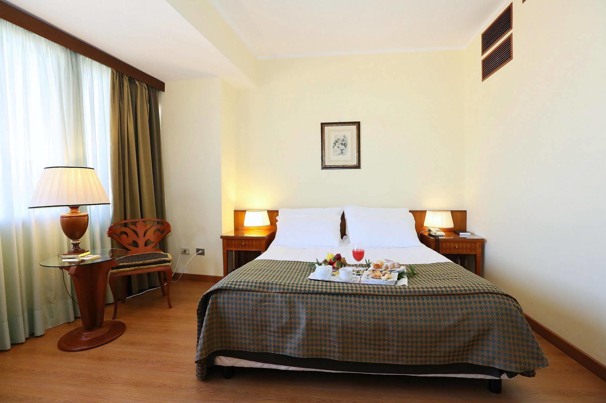 Royal Palace Hotel 4*