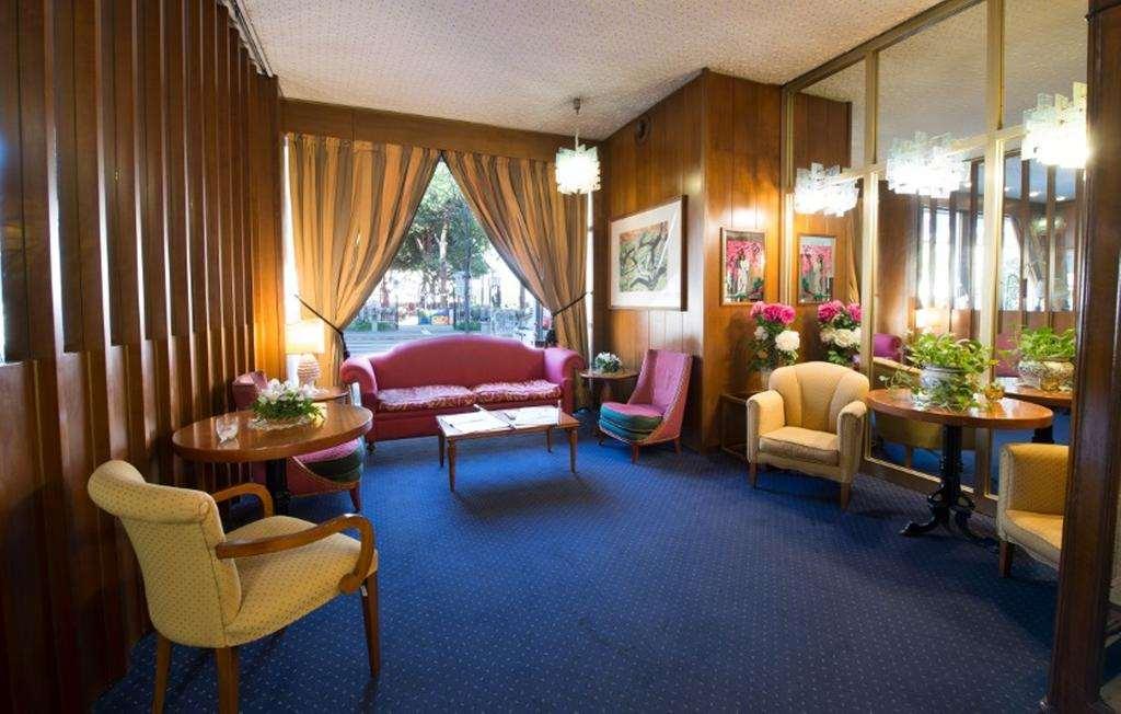 Royal Palace Hotel